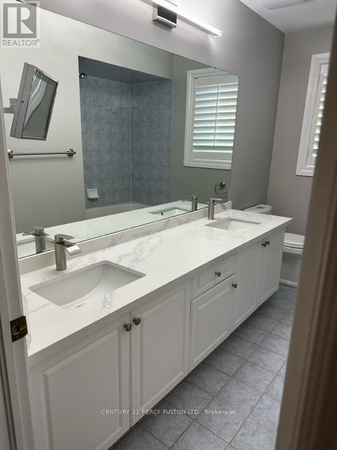 5 Hillpath Crescent, Brampton, Ontario  L6Z 4V1 - Photo 3 - W13627716