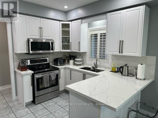 5 Hillpath Crescent, Brampton, Ontario  L6Z 4V1 - Photo 4 - W13627716
