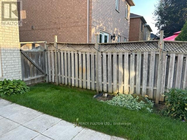 5 Hillpath Crescent, Brampton, Ontario  L6Z 4V1 - Photo 7 - W13627716