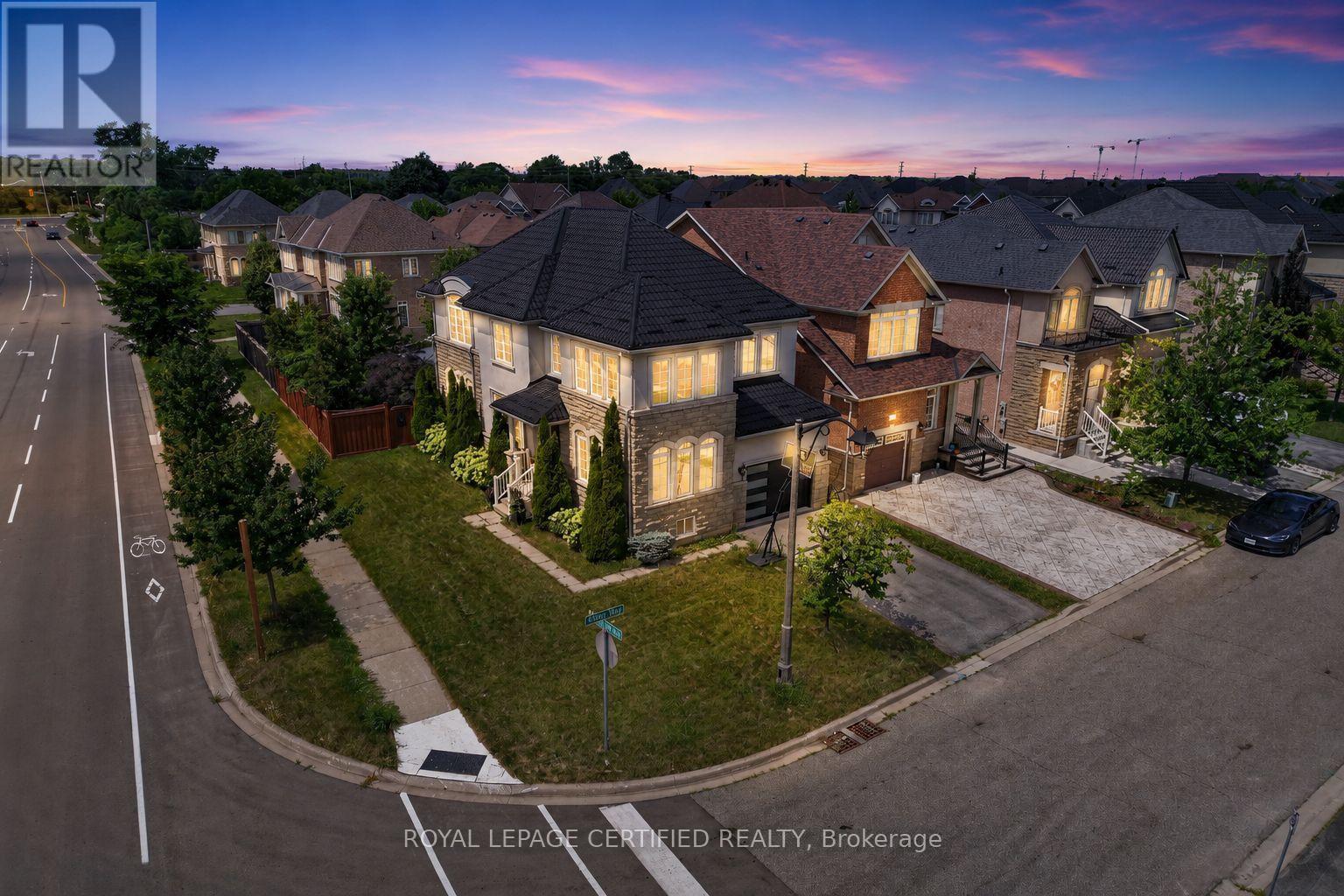 2561 GRAND OAK TRAIL, Oakville, Ontario
