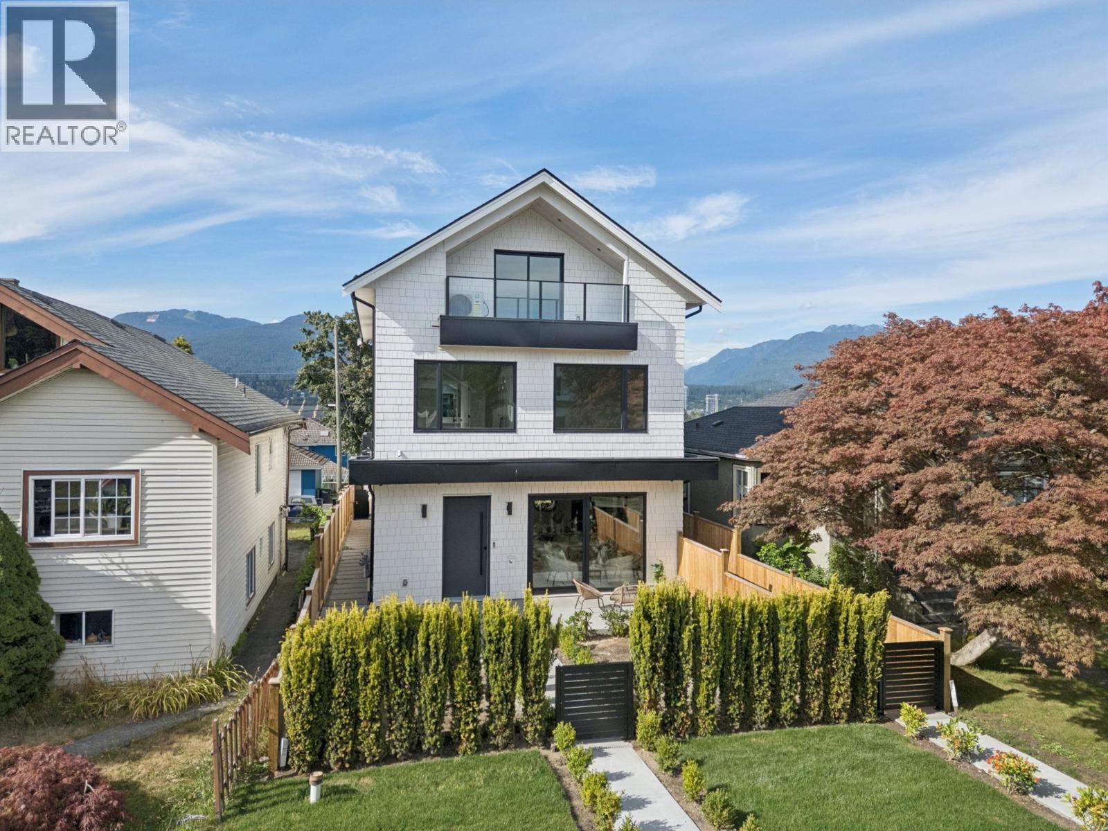 1 2815 TRINITY STREET, Vancouver, British Columbia