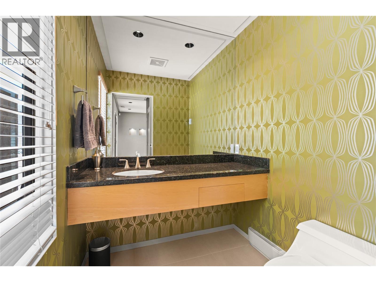 8052 Beachcomber Bay Road, Vernon, British Columbia  V1H 1C7 - Photo 11 - 10395599