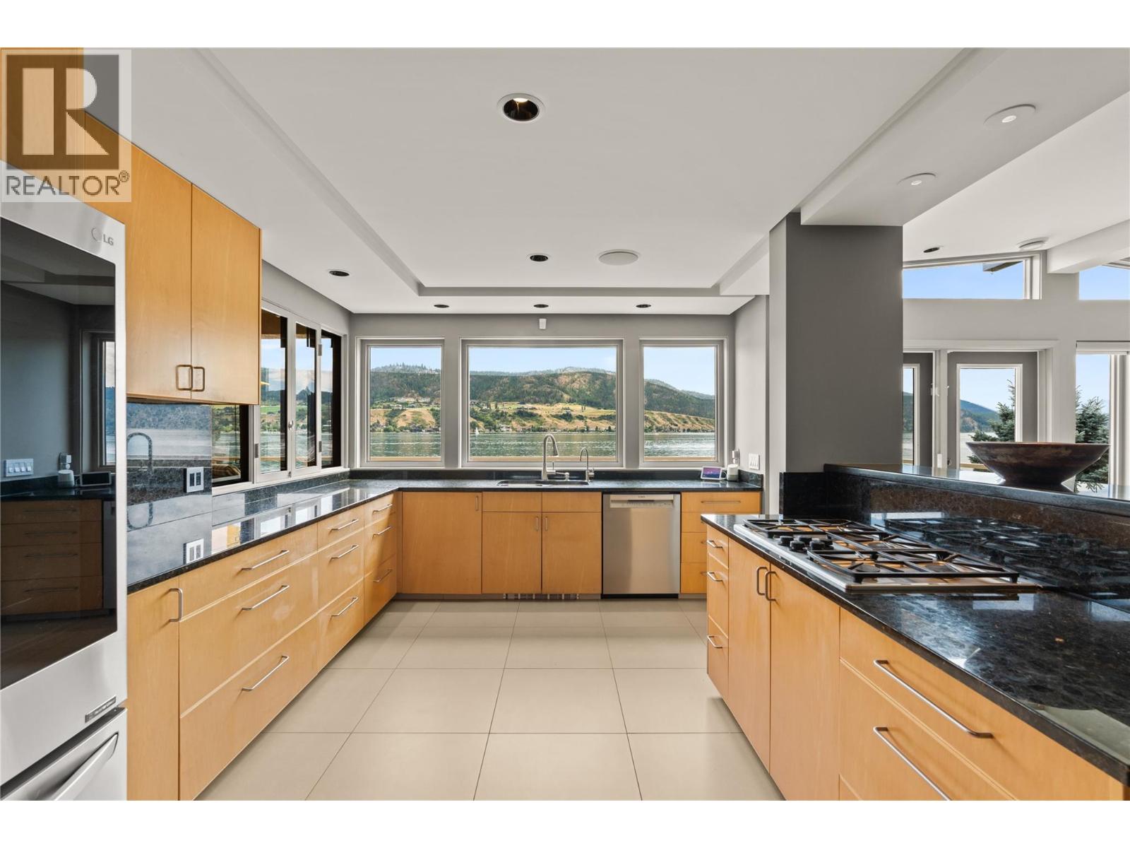 8052 Beachcomber Bay Road, Vernon, British Columbia  V1H 1C7 - Photo 32 - 10395599