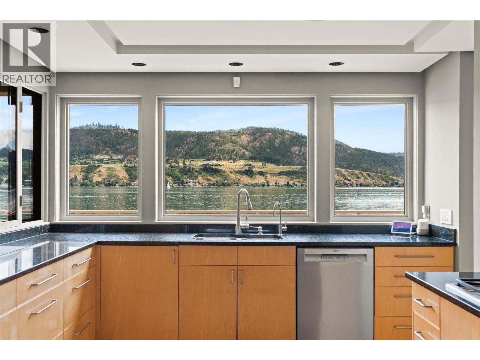 8052 Beachcomber Bay Road, Vernon, British Columbia  V1H 1C7 - Photo 33 - 10395599