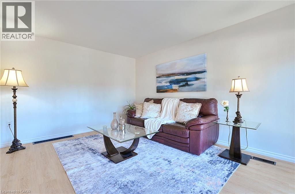 245 West 33rd Street, Hamilton, Ontario  L9C 5J7 - Photo 4 - 40852532