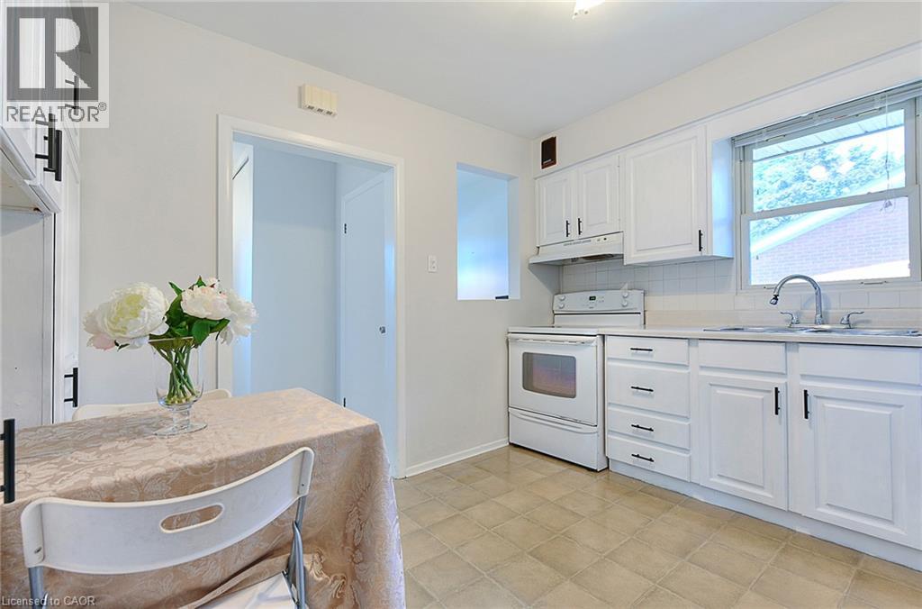 245 West 33rd Street, Hamilton, Ontario  L9C 5J7 - Photo 9 - 40852532