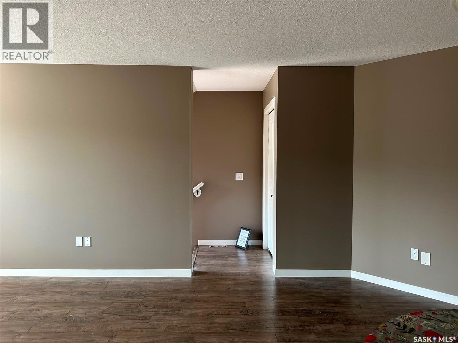 8 5004 James Hill Road, Regina, Saskatchewan  S4W 0B8 - Photo 4 - SK044263