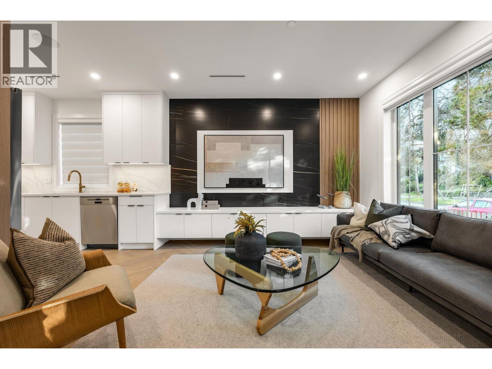2153 E 20th Avenue, Vancouver, British Columbia  V5N 2L5 - Photo 2 - R3151750