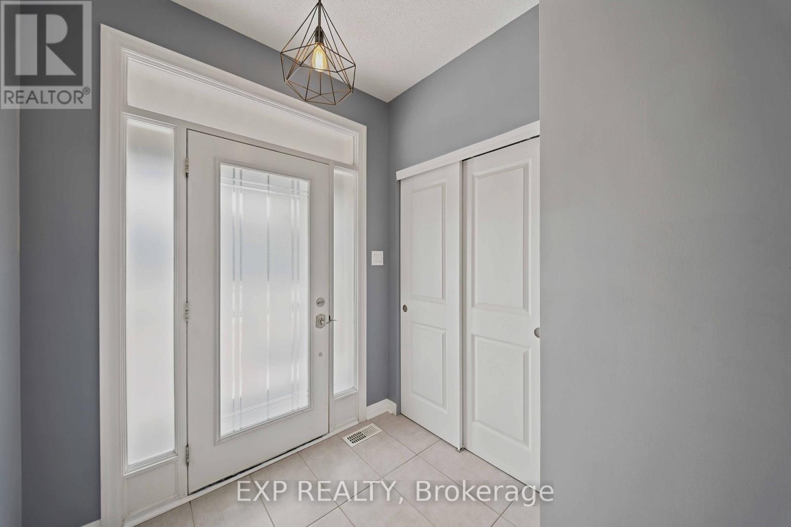 615 Spring Valley Drive, Ottawa, Ontario  K1W 0C6 - Photo 2 - X13627788