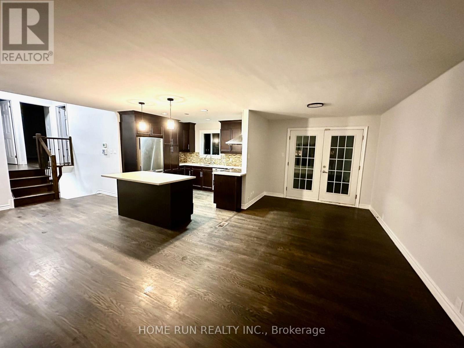 71 Ashburn Drive, Ottawa, Ontario  K2E 6N4 - Photo 2 - X13627790