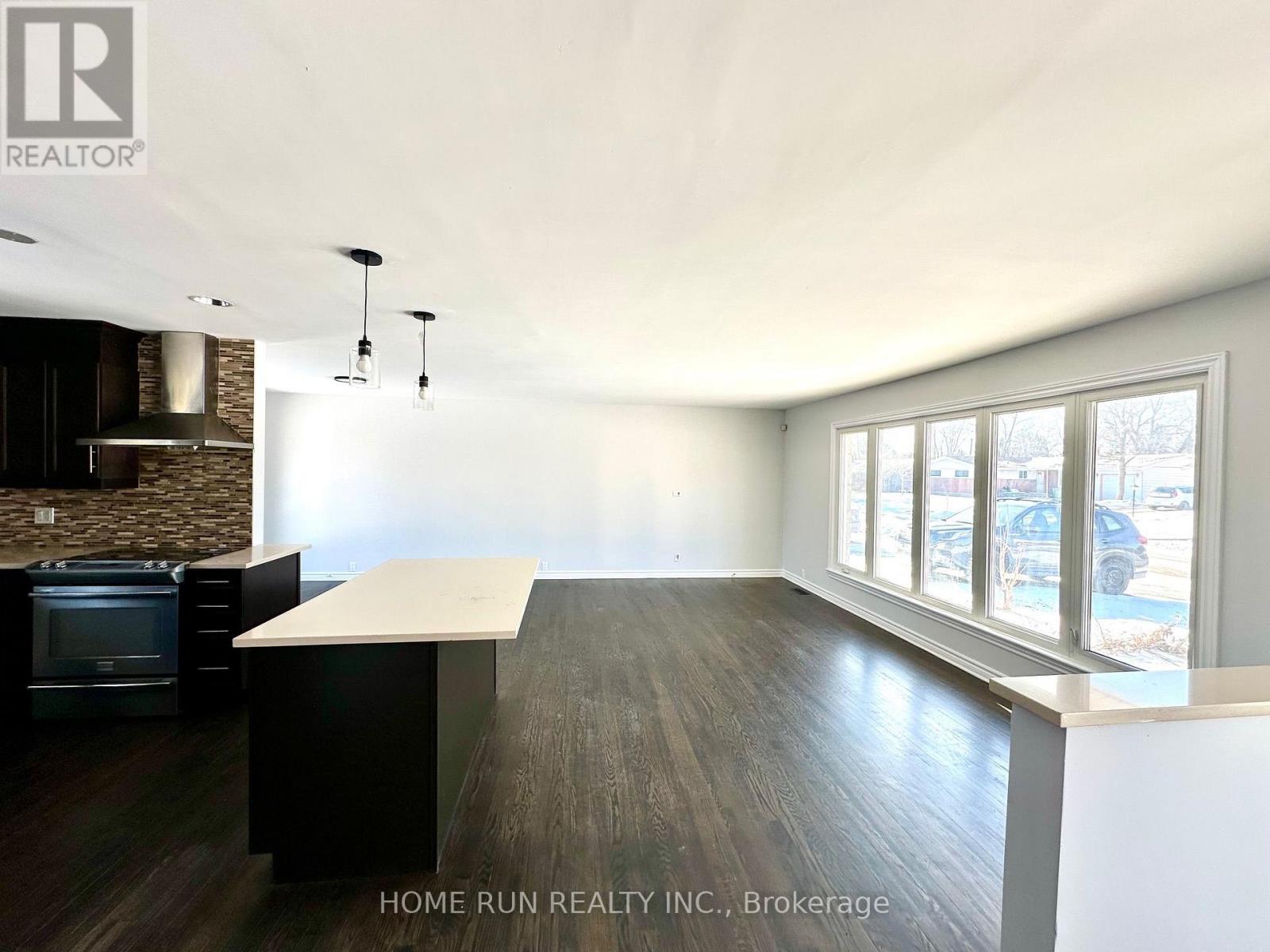 71 Ashburn Drive, Ottawa, Ontario  K2E 6N4 - Photo 3 - X13627790
