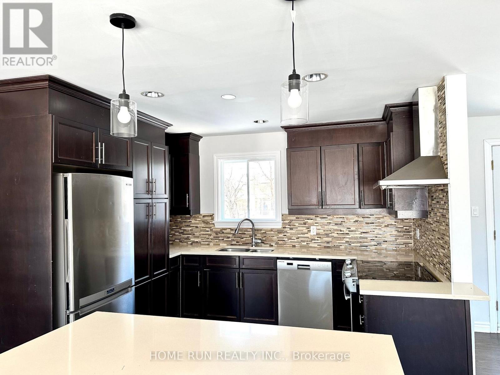 71 Ashburn Drive, Ottawa, Ontario  K2E 6N4 - Photo 4 - X13627790