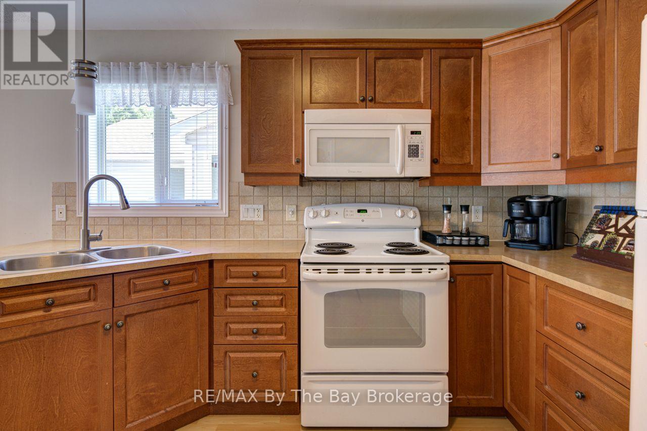 6 Illinois Crescent, Wasaga Beach, Ontario  L9Z 3A8 - Photo 12 - S13627782
