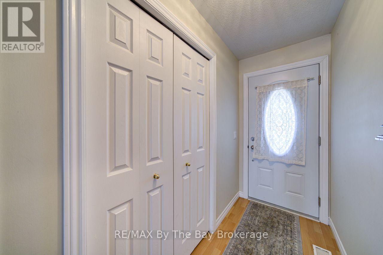 6 Illinois Crescent, Wasaga Beach, Ontario  L9Z 3A8 - Photo 7 - S13627782