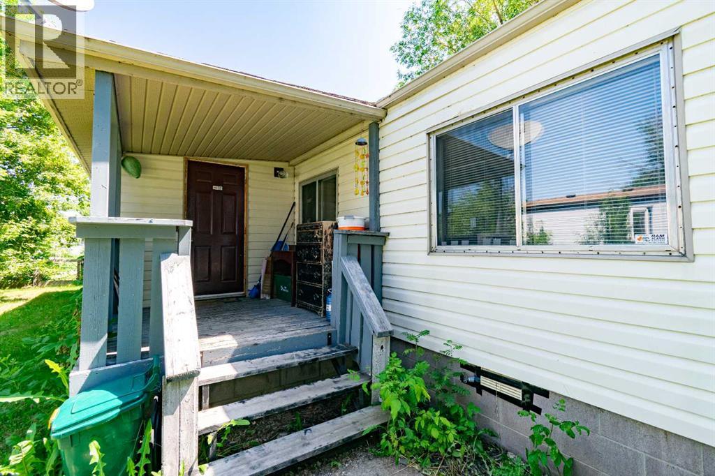 4 48a Street Close, Alix, Alberta  T0C 0B0 - Photo 4 - A2328854