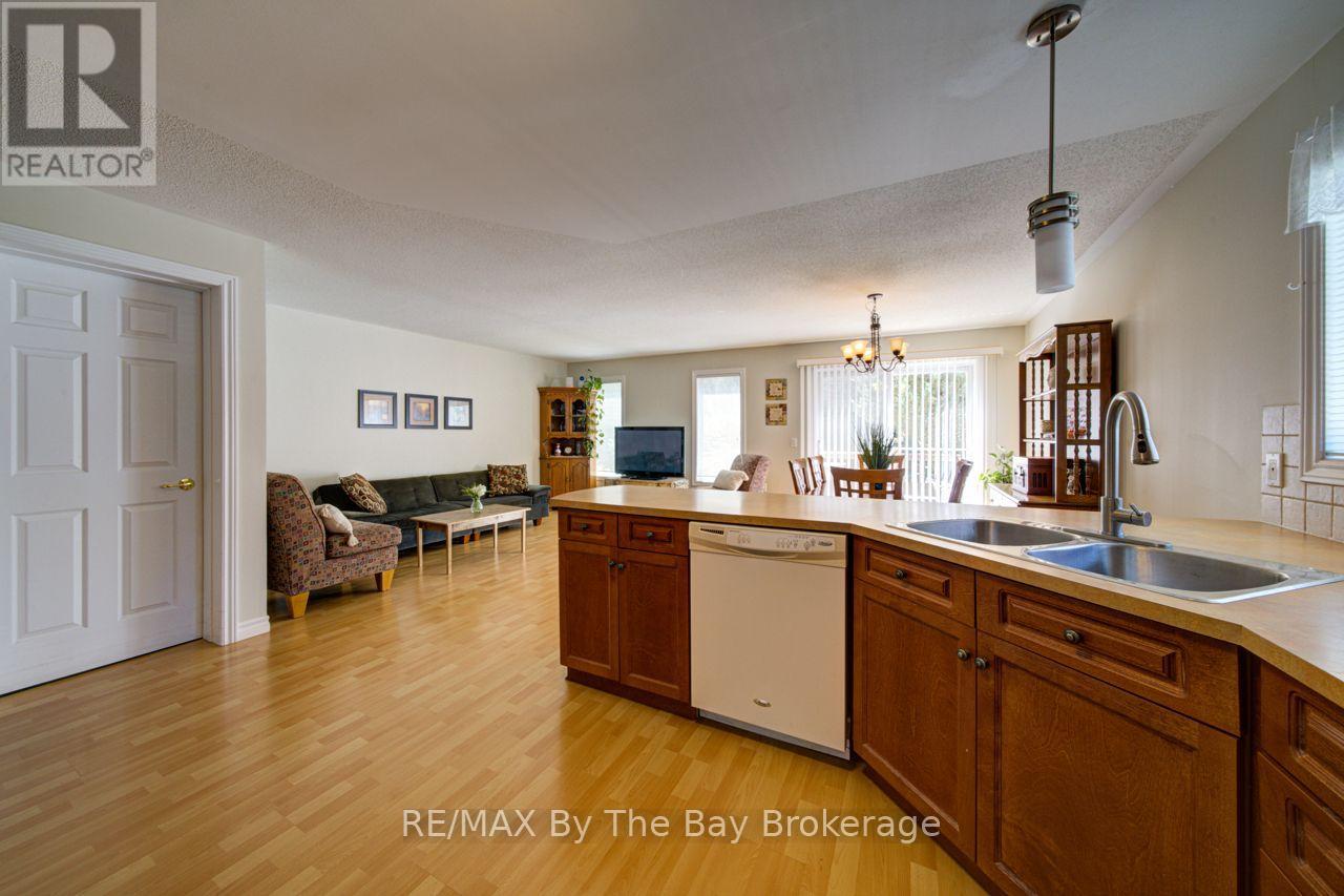 6 Illinois Crescent, Wasaga Beach, Ontario  L9Z 3A8 - Photo 13 - S13627782