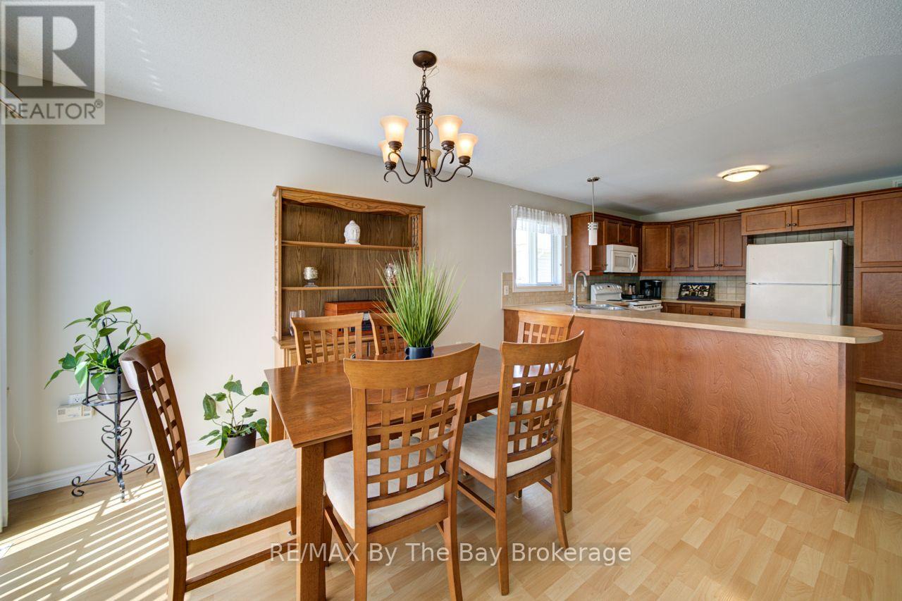 6 Illinois Crescent, Wasaga Beach, Ontario  L9Z 3A8 - Photo 15 - S13627782