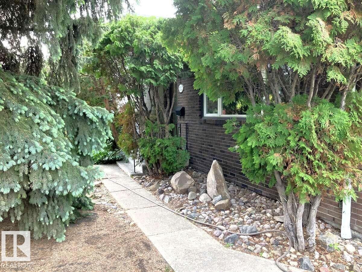 15212 86 AV NW, Edmonton, Alberta