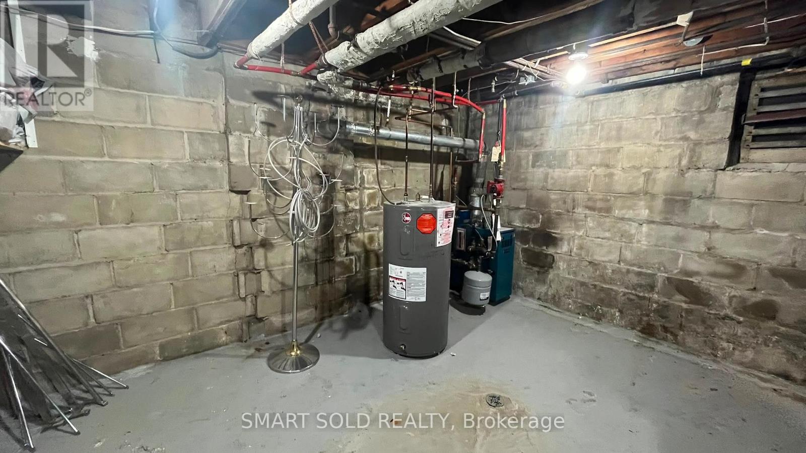 Main Flr + Bsmt - 1592 Eglinton Avenue W, Toronto, Ontario  M6E 2G8 - Photo 14 - W13600866