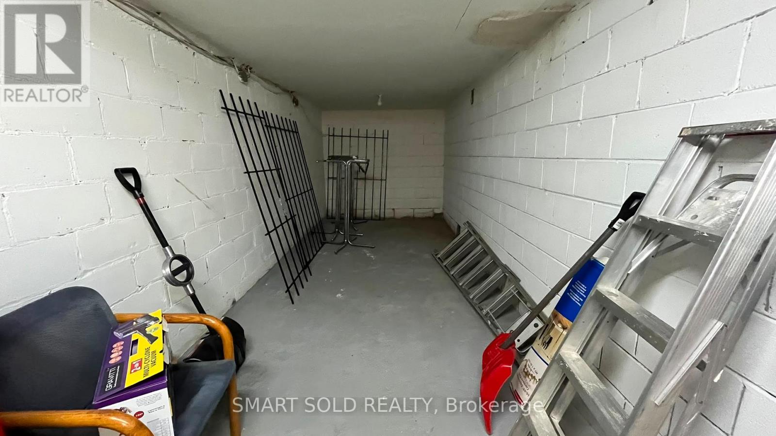 Main Flr + Bsmt - 1592 Eglinton Avenue W, Toronto, Ontario  M6E 2G8 - Photo 10 - W13600866