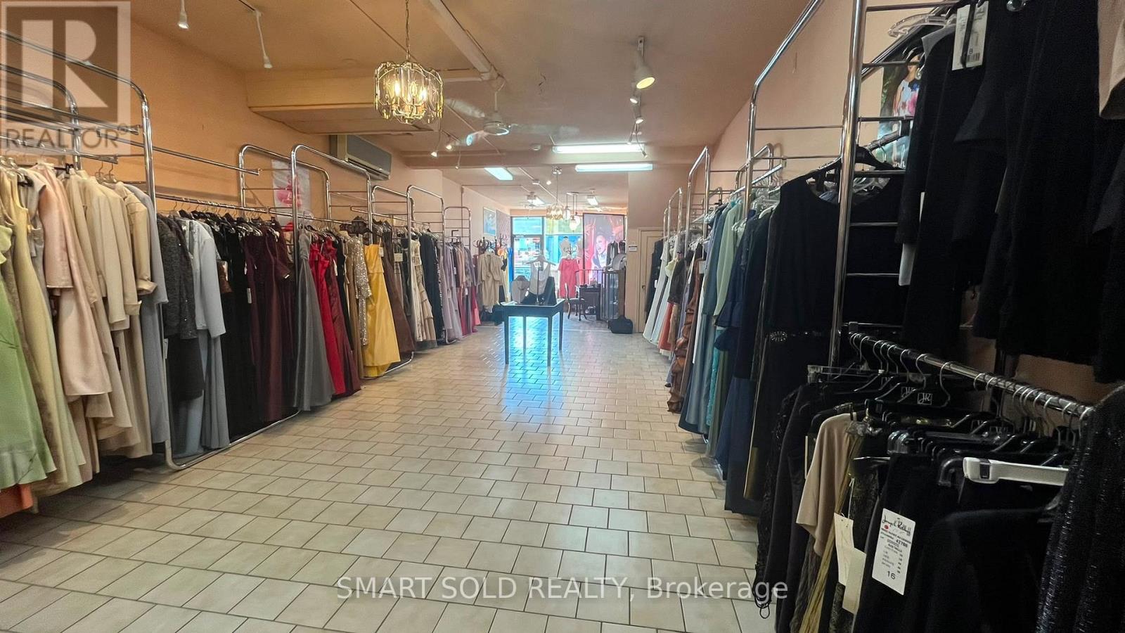 Main Flr + Bsmt - 1592 Eglinton Avenue W, Toronto, Ontario  M6E 2G8 - Photo 7 - W13600866