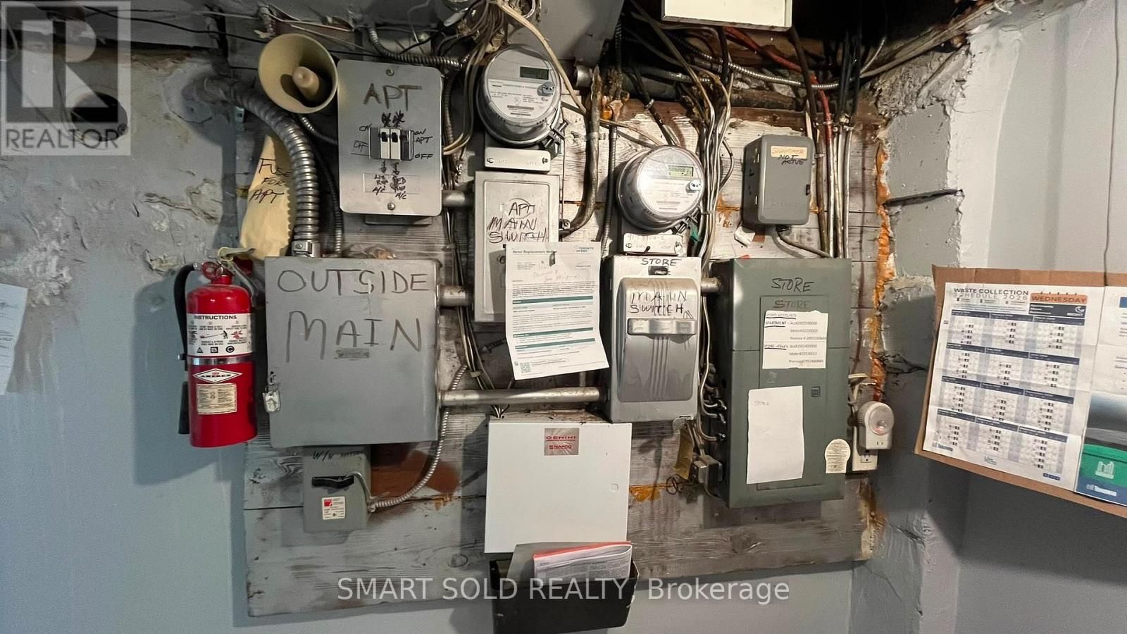 Main Flr + Bsmt - 1592 Eglinton Avenue W, Toronto, Ontario  M6E 2G8 - Photo 13 - W13600866
