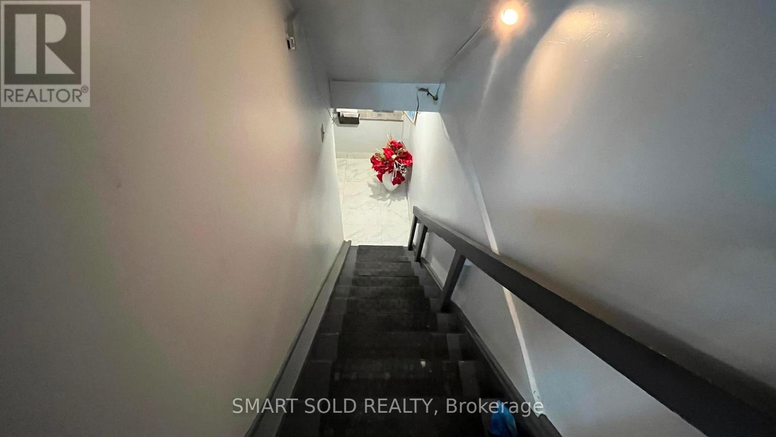Main Flr + Bsmt - 1592 Eglinton Avenue W, Toronto, Ontario  M6E 2G8 - Photo 8 - W13600866