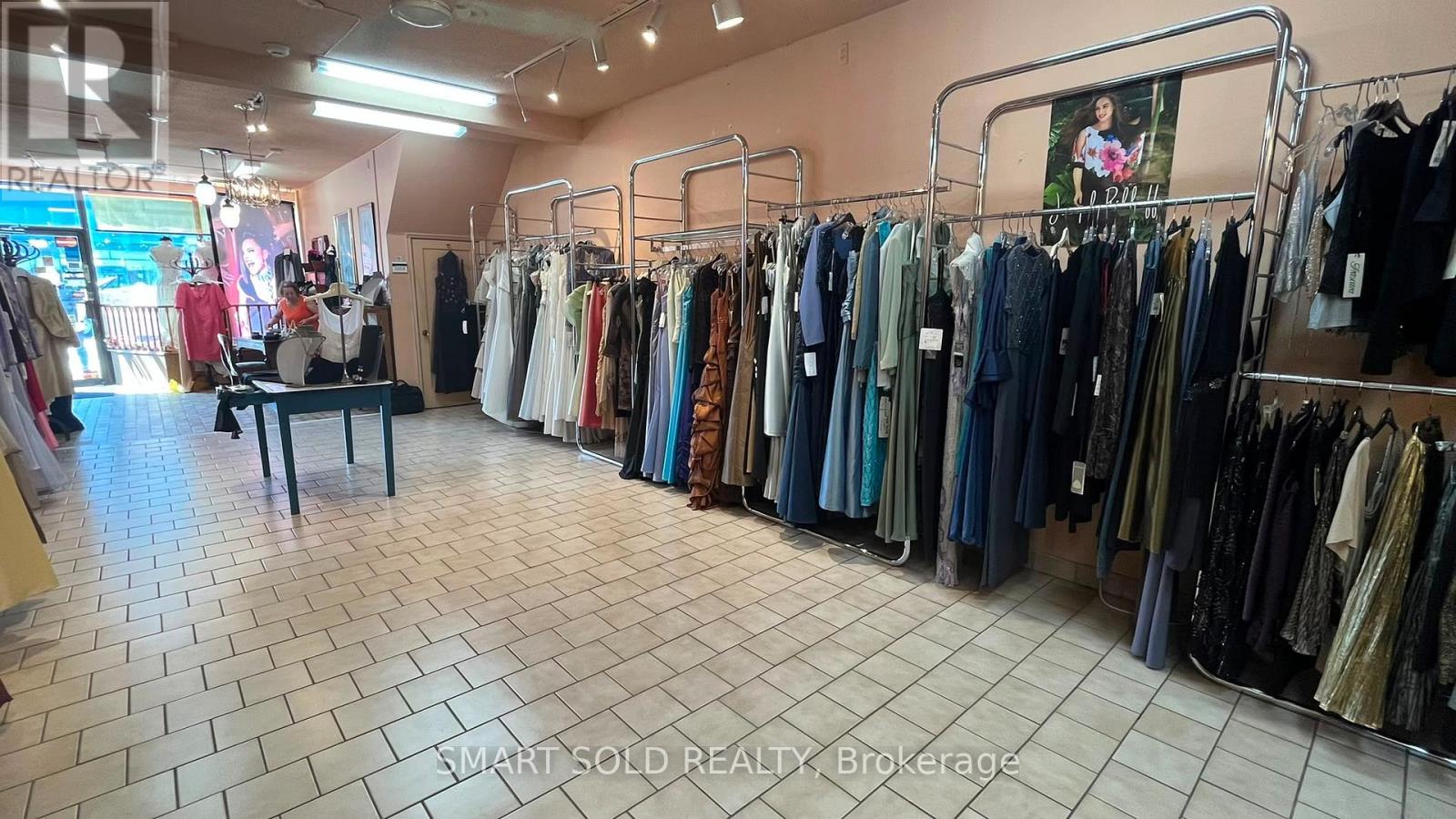 Main Flr + Bsmt - 1592 Eglinton Avenue W, Toronto, Ontario  M6E 2G8 - Photo 6 - W13600866