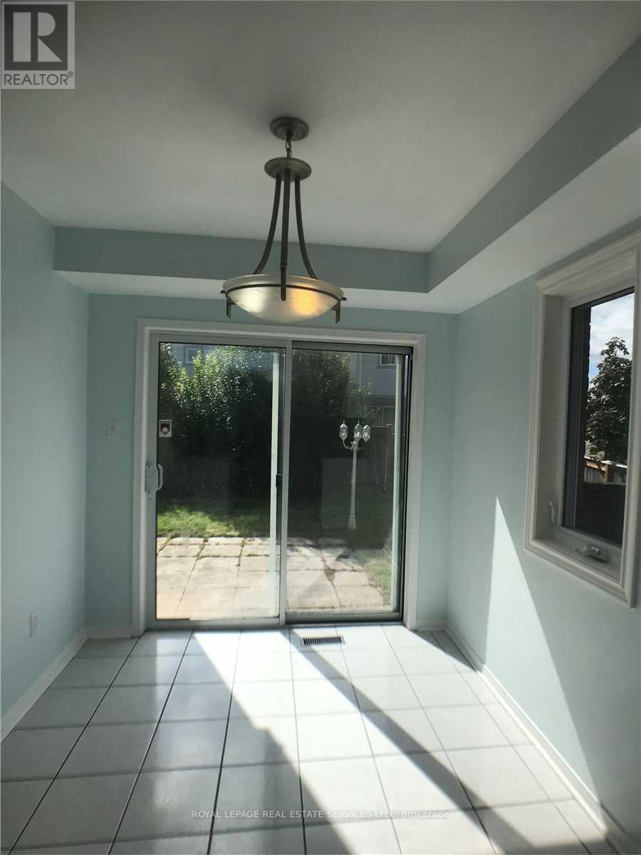5252 Bushelgrove Circle, Mississauga, Ontario  L5M 6C5 - Photo 11 - W13618536