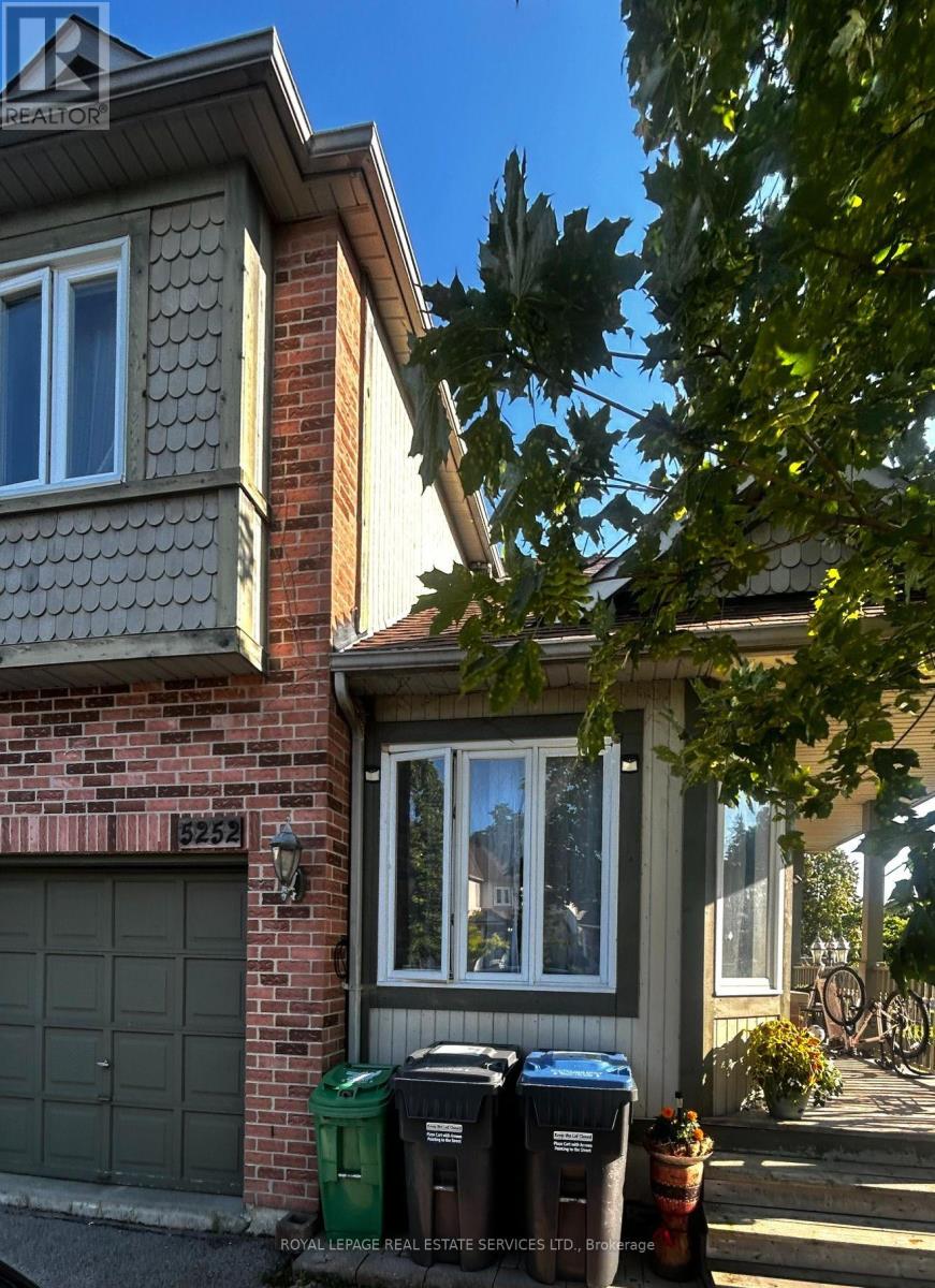 5252 Bushelgrove Circle, Mississauga, Ontario  L5M 6C5 - Photo 2 - W13618536