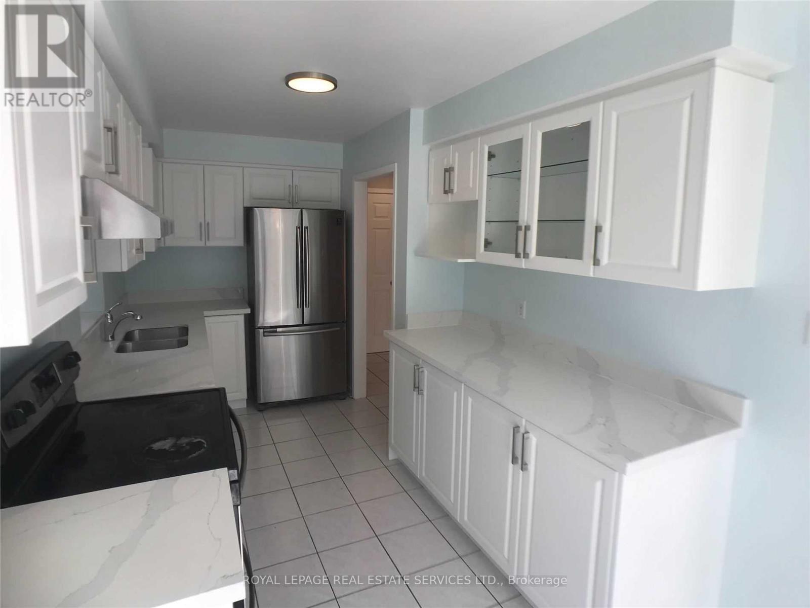 5252 Bushelgrove Circle, Mississauga, Ontario  L5M 6C5 - Photo 7 - W13618536
