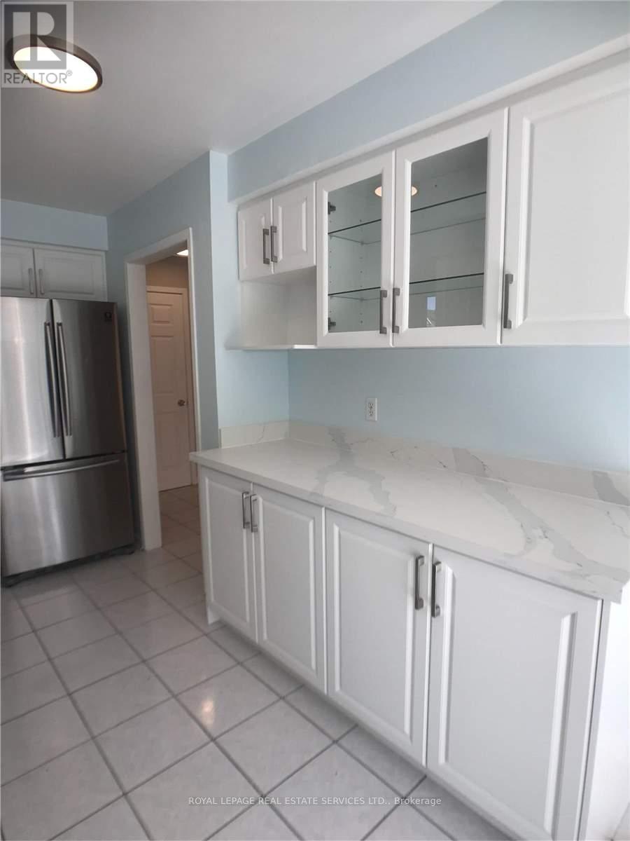 5252 Bushelgrove Circle, Mississauga, Ontario  L5M 6C5 - Photo 9 - W13618536