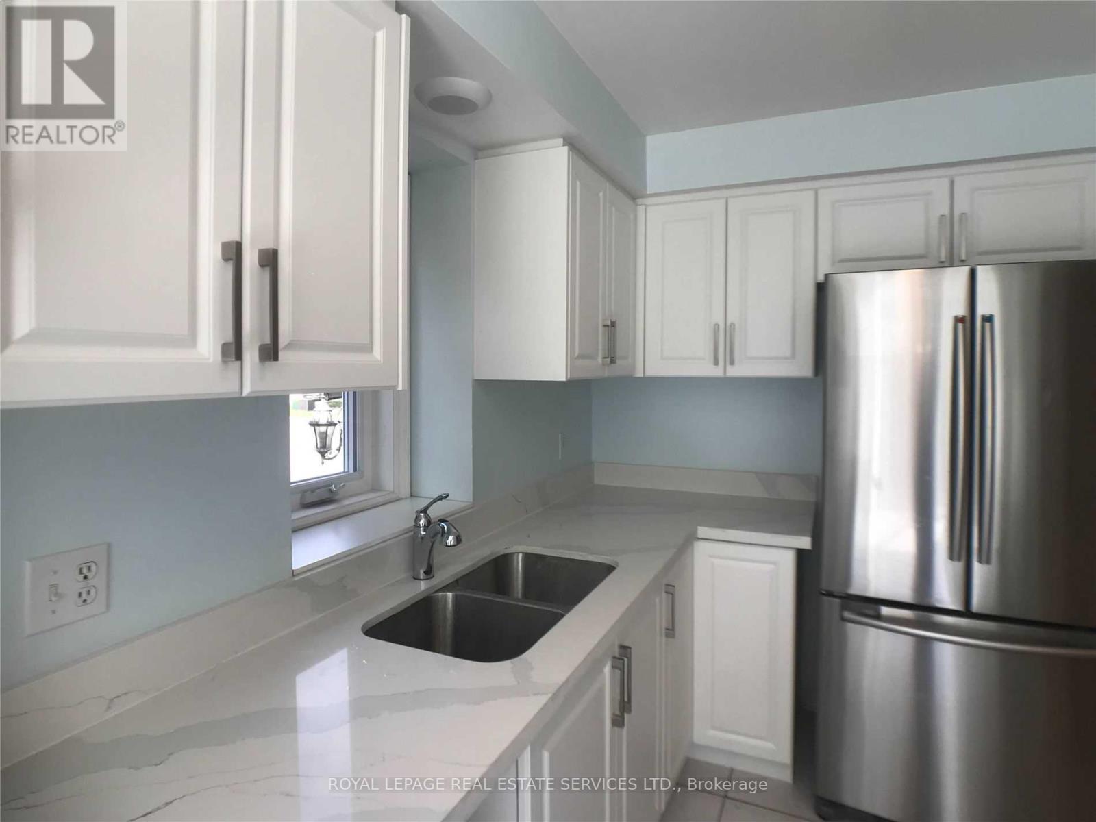 5252 Bushelgrove Circle, Mississauga, Ontario  L5M 6C5 - Photo 8 - W13618536