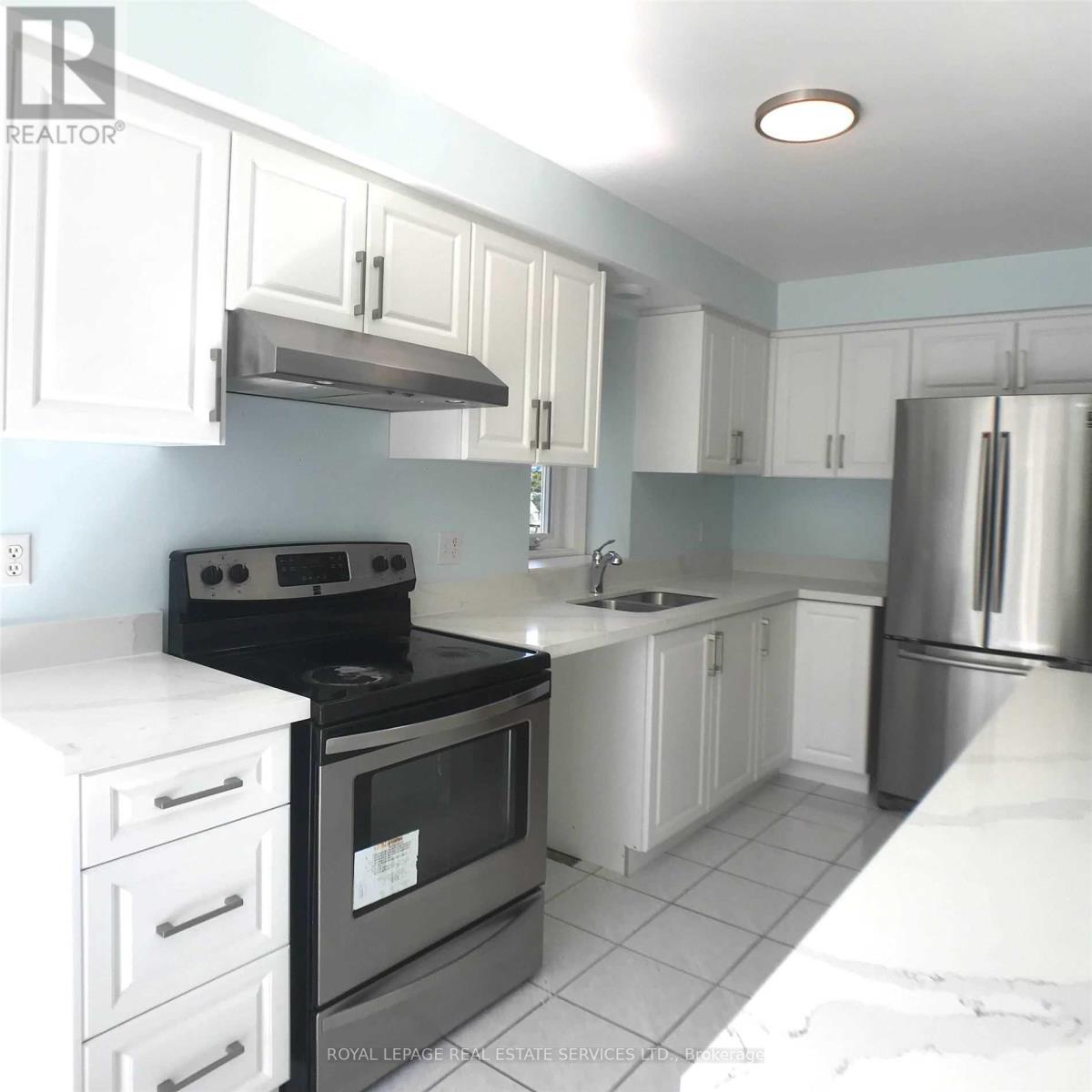 5252 Bushelgrove Circle, Mississauga, Ontario  L5M 6C5 - Photo 6 - W13618536
