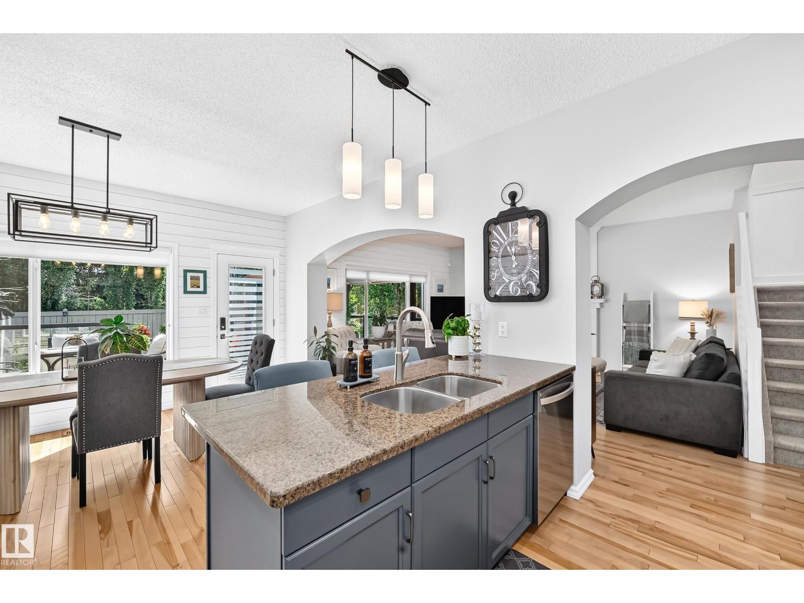 823 77 ST SW SW, Edmonton, Alberta
