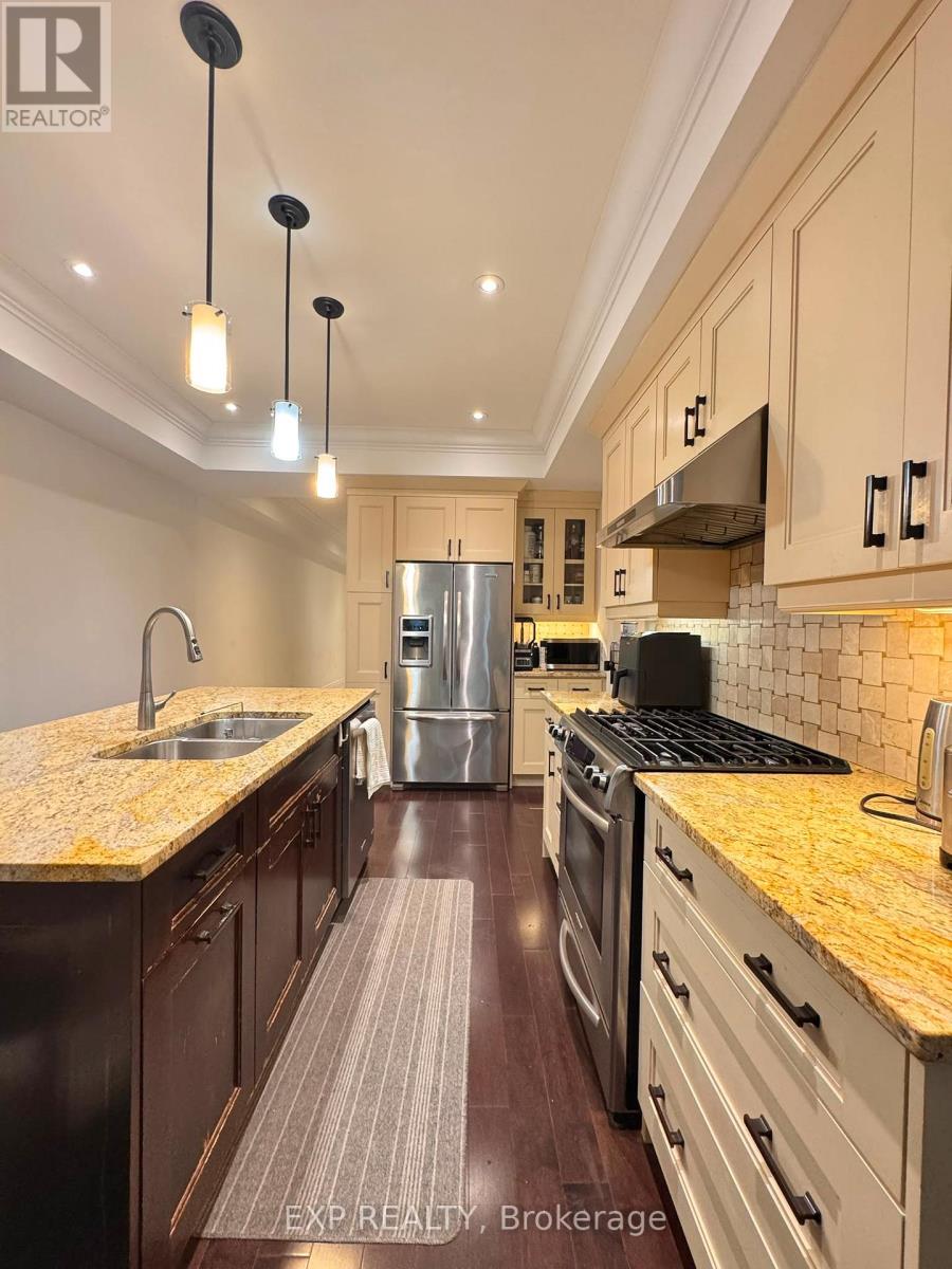99 Hunt Avenue, Richmond Hill, Ontario  L4C 4H1 - Photo 3 - N13627834