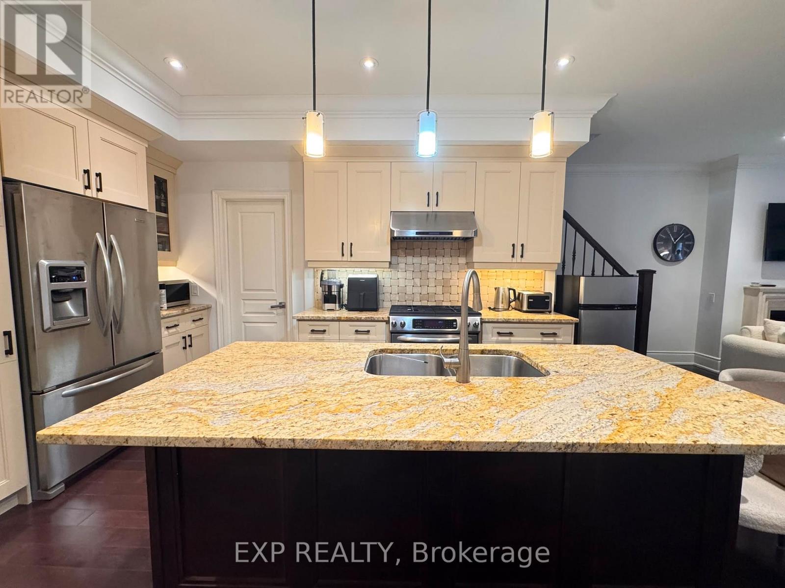 99 Hunt Avenue, Richmond Hill, Ontario  L4C 4H1 - Photo 4 - N13627834