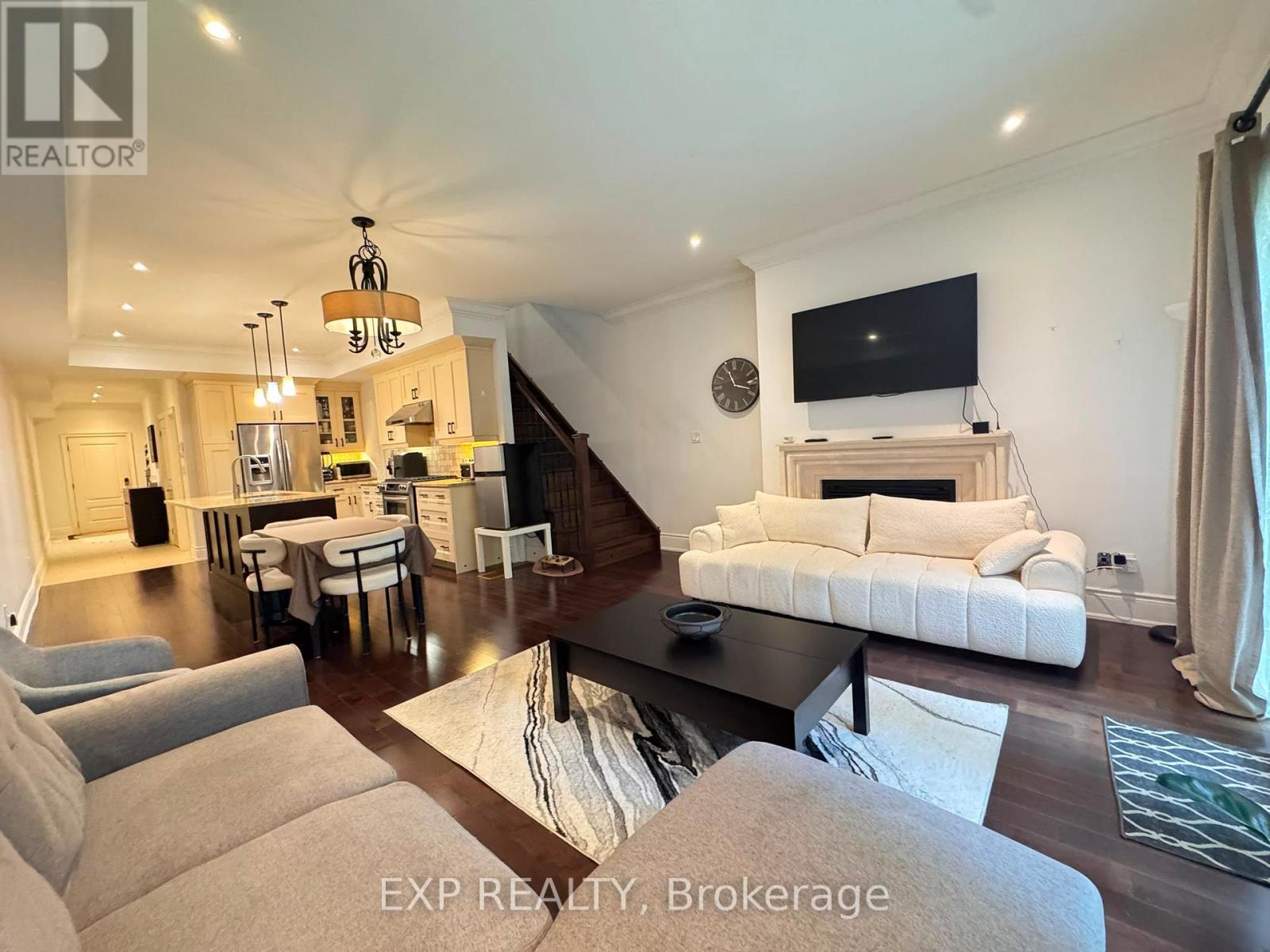 99 Hunt Avenue, Richmond Hill, Ontario  L4C 4H1 - Photo 5 - N13627834