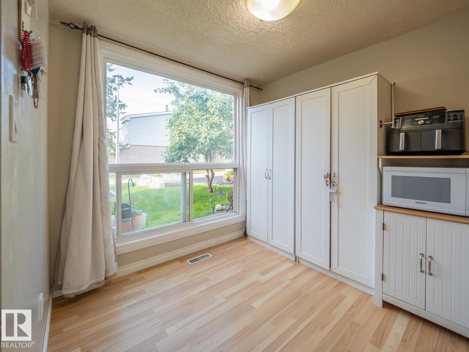 208 Grandin Vg, St. Albert, Alberta  T8N 2J3 - Photo 4 - E4501718