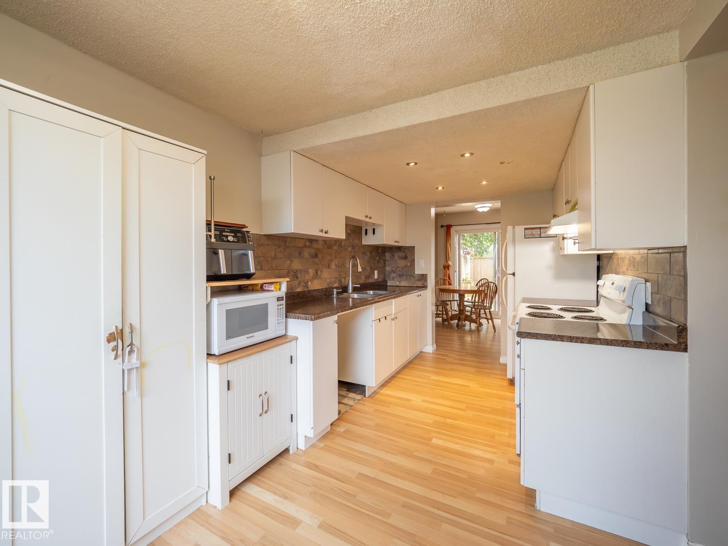 208 Grandin Vg, St. Albert, Alberta  T8N 2J3 - Photo 5 - E4501718