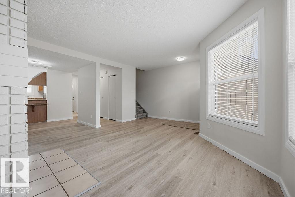 10473 24 Av NW, Edmonton, Alberta  T6J 4S2 - Photo 6 - E4501722