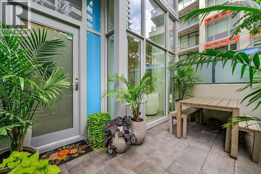 141 E 1st Avenue, Vancouver, British Columbia V6A 0E8 - Photo 3 - R3146086
