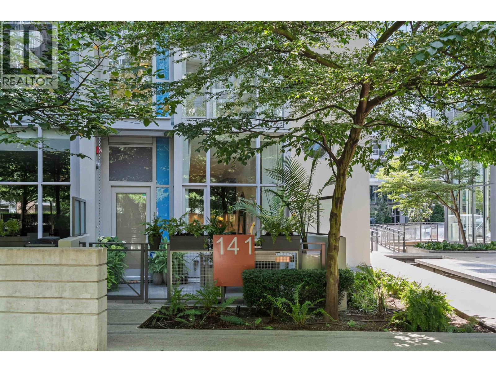 141 E 1st Avenue, Vancouver, British Columbia V6A 0E8 - Photo 4 - R3146086