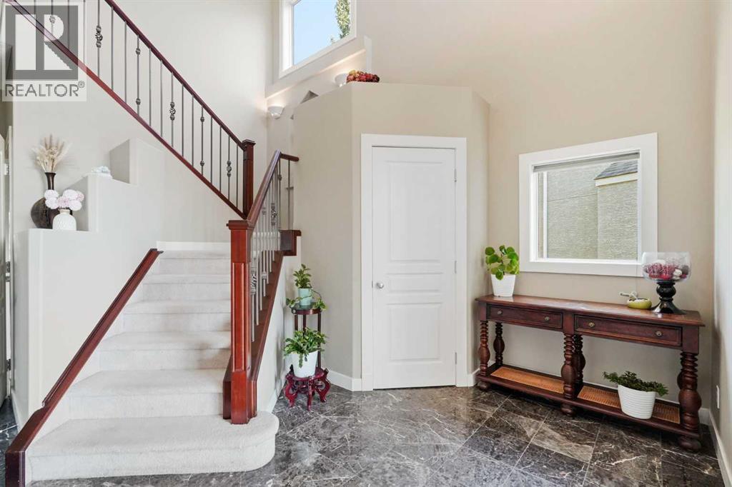242 Tusslewood Grove NW, Calgary, Alberta  T3L 2Y4 - Photo 4 - A2333386