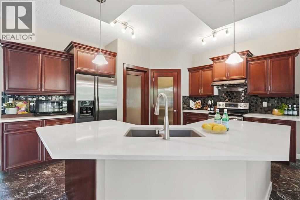 242 Tusslewood Grove NW, Calgary, Alberta  T3L 2Y4 - Photo 10 - A2333386