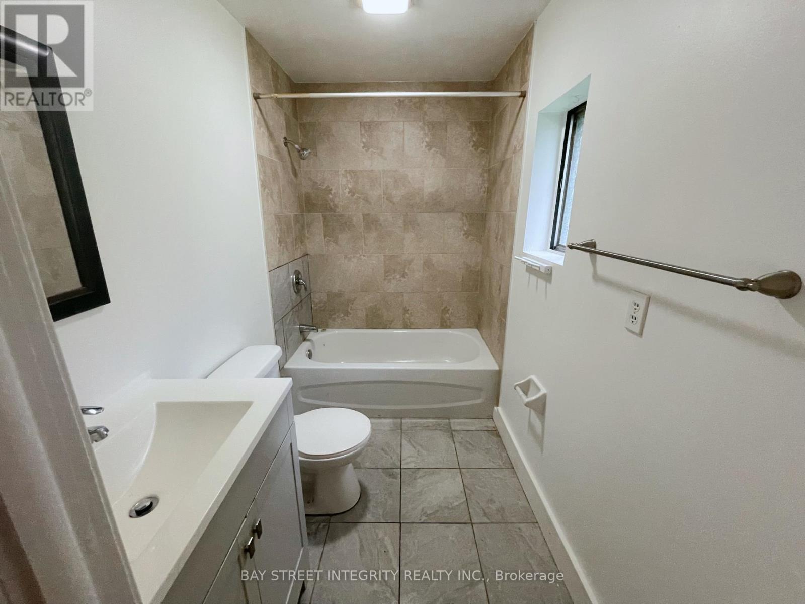 1st Floor - 320 Miami Drive, Georgina, Ontario  L4P 2Z7 - Photo 8 - N13627854