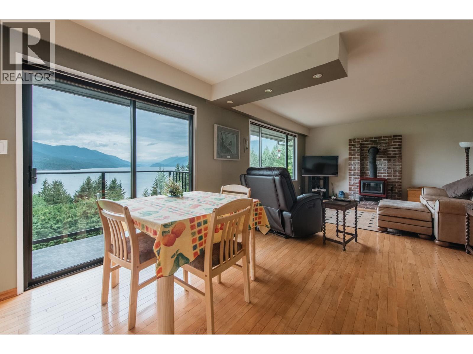 6950 Porpoise Drive, Sechelt, British Columbia  V7Z 0C8 - Photo 8 - R3151789