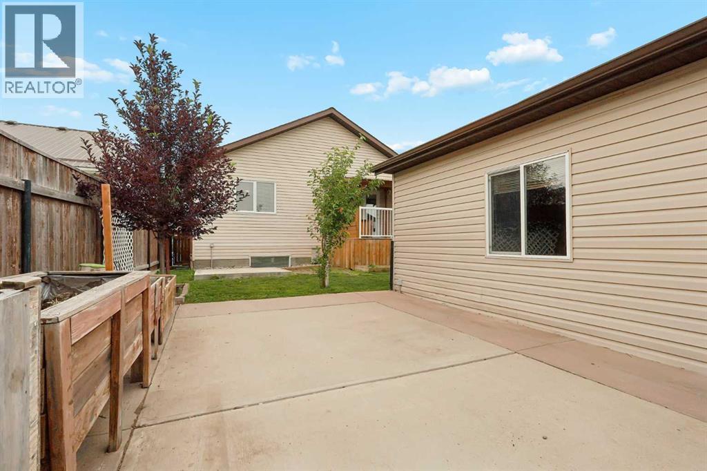 191 Jessie Robinson Close N, Lethbridge, Alberta  T1H 6Y5 - Photo 34 - A2332499