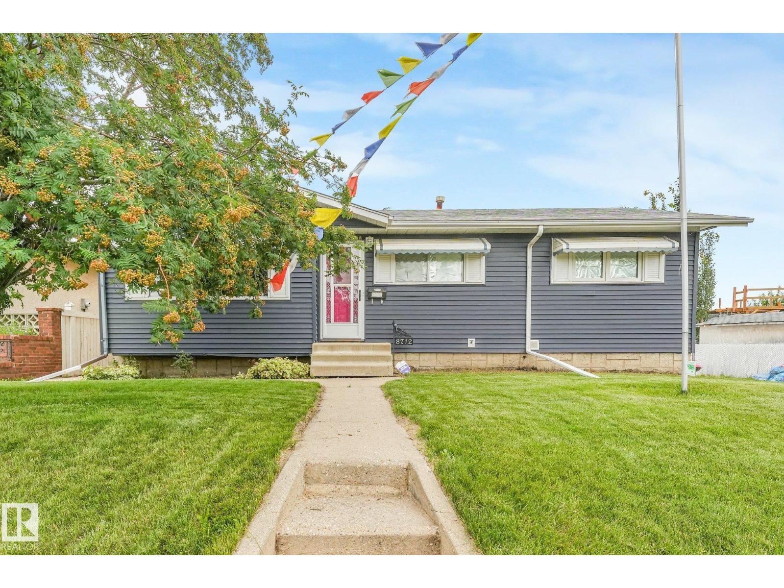 8712 137 AV NW, Edmonton, Alberta