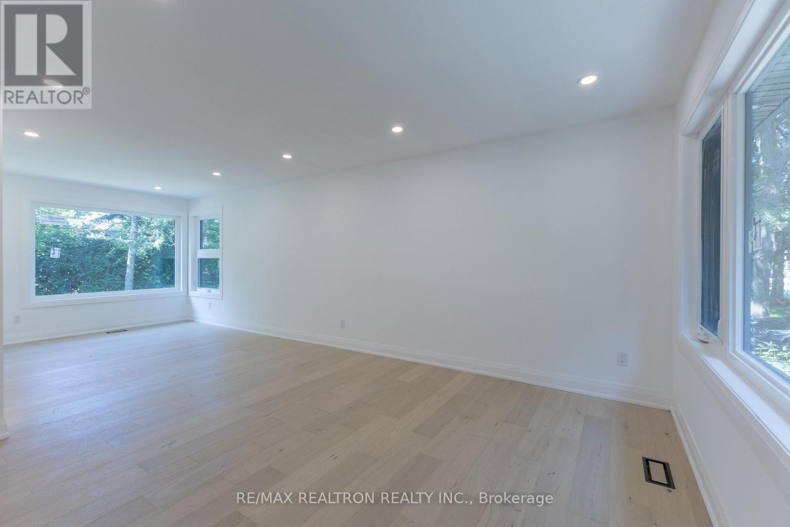 30 Morton Avenue, East Gwillimbury, Ontario  L0G 1V0 - Photo 15 - N13624232